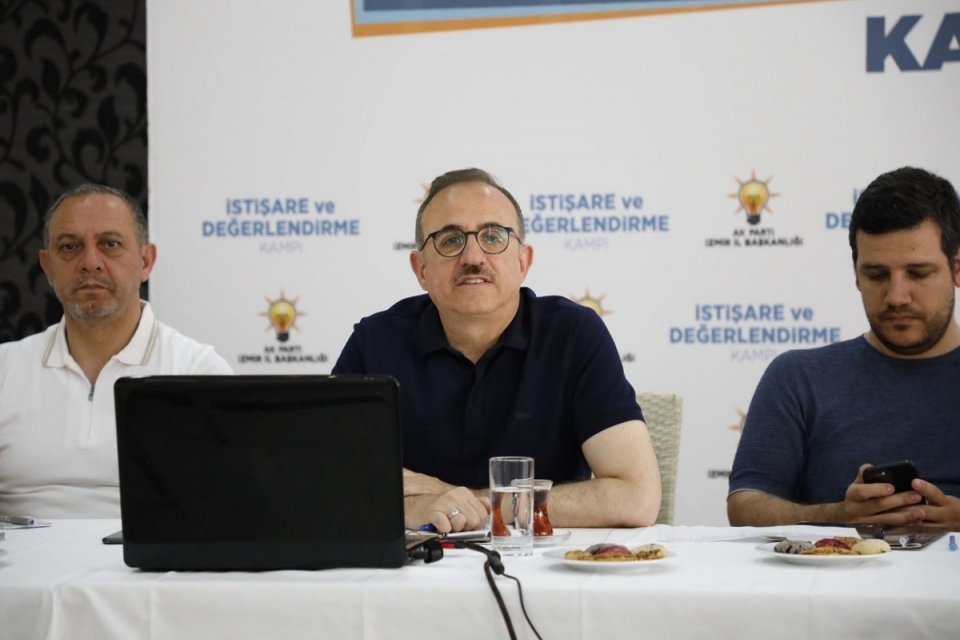 ​AK Parti İzmir İl Başkanlığı’nın Yürütme Kurulu ve ilçe başkanlarının