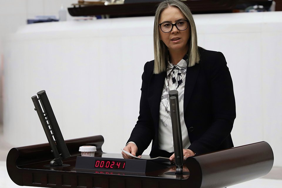 Ramazan Bayramı dolayısıyla bir mesaj yayımlayan AK Parti İzmir Milletvekili