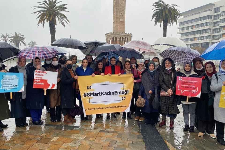 AK Parti İzmir İl Kadın Kolları Başkanı Dilek Yıldız B&uuml;y&uuml;kdağ,