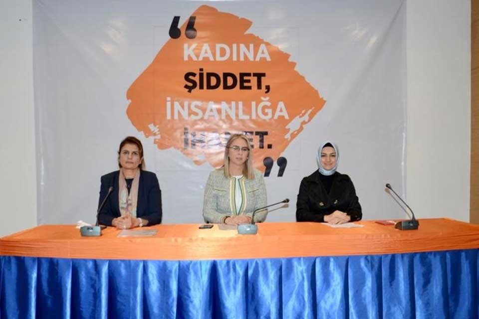 AK Parti İzmir İl Kadın Kolları Başkanı Dilek Yıldız B&uuml;y&uuml;kdağ,