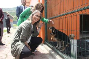 AK Parti İzmir Milletvekili ve 2. B&ouml;lge adayı Ceyda B&ouml;l&uuml;nmez