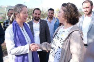 Se&ccedil;im &ccedil;alışmalarına hız kesmeden devam eden AK Parti İzmir Milletvekili