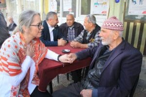 Tire ve Bayındır&rsquo;da se&ccedil;im &ccedil;alışmalarını ara kesmeden devam eden AK