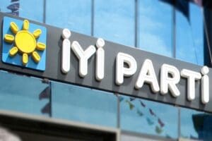 Milliyet&ccedil;i Hareket Partisi'nde (MHP) İzmir Milletvekili ve Grup başkanlığı vekilliği