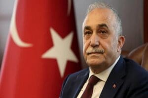 Eski Tarım Bakanı Eşref Fakıbaba,&nbsp;et ve s&uuml;t &uuml;r&uuml;nlerindeki fahiş fiyat