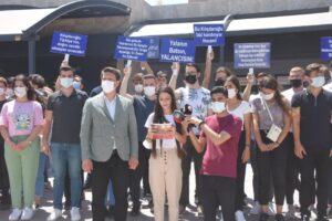 AK Parti İzmir Gen&ccedil;lik Kolları &uuml;yeleri, 'Katarlı gen&ccedil;ler sınavsız tıp