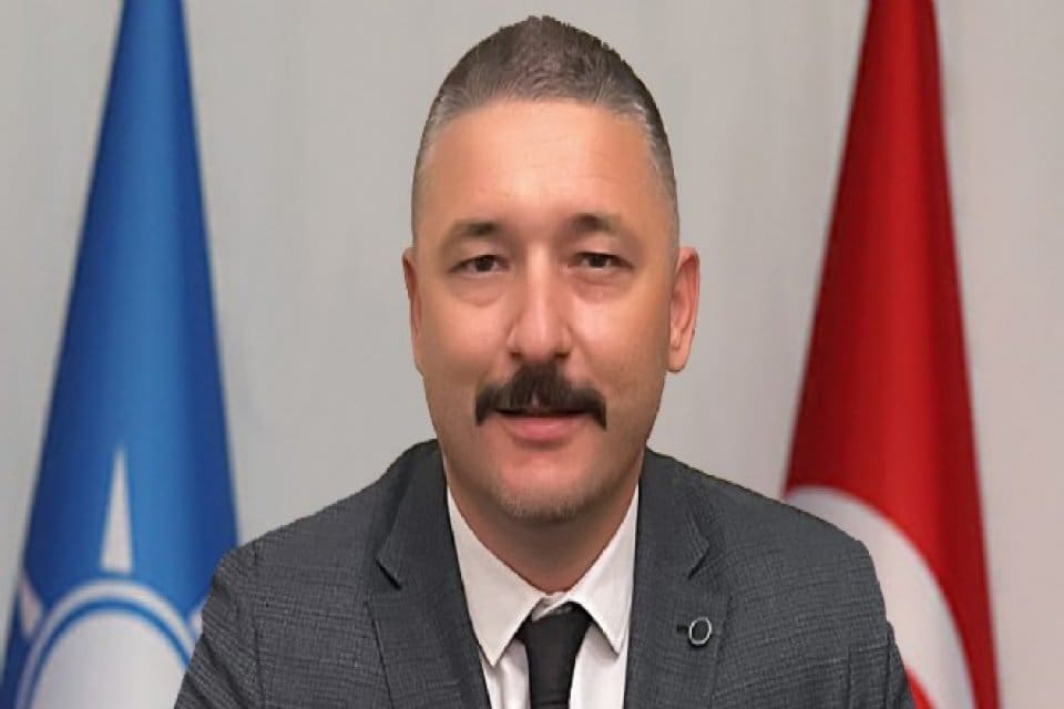 AK Parti Sel&ccedil;uk İl&ccedil;e Başkanı Hakan Bayraklı, Sel&ccedil;uk Belediye Başkanı