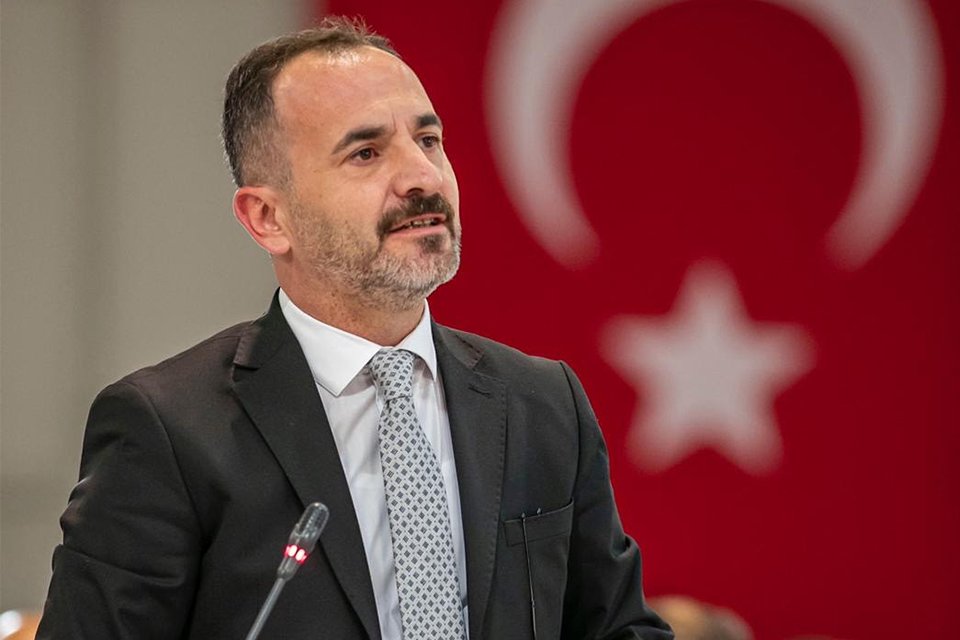 İzmir Büyükşehir Belediye Meclisi AK Parti Grup Başkanvekili Özgür Hızal,