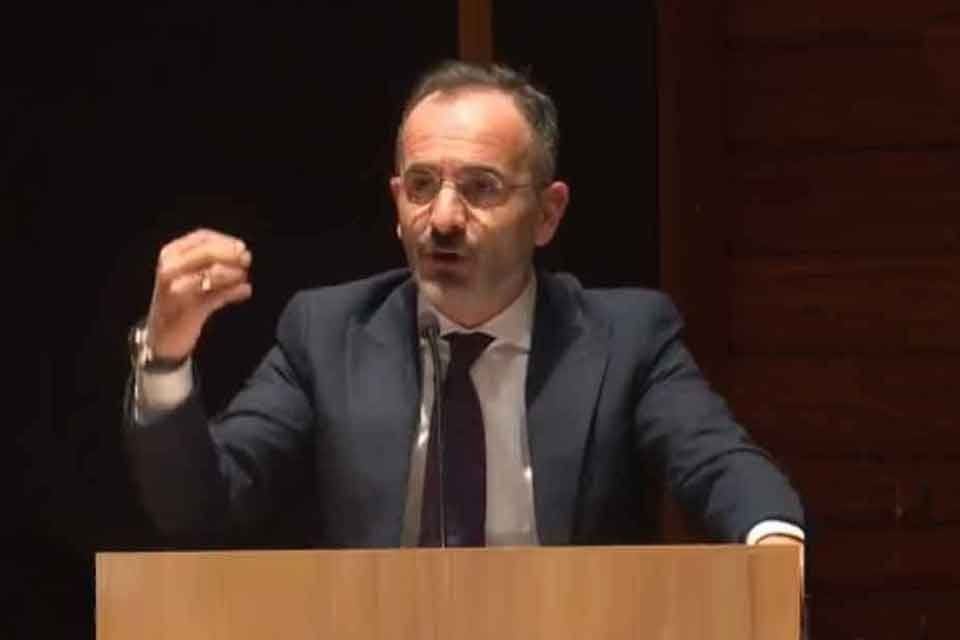 İzmir B&uuml;y&uuml;kşehir Belediyesi Nisan ayı oturumu Ahmet Adnan Saygun K&uuml;lt&uuml;r