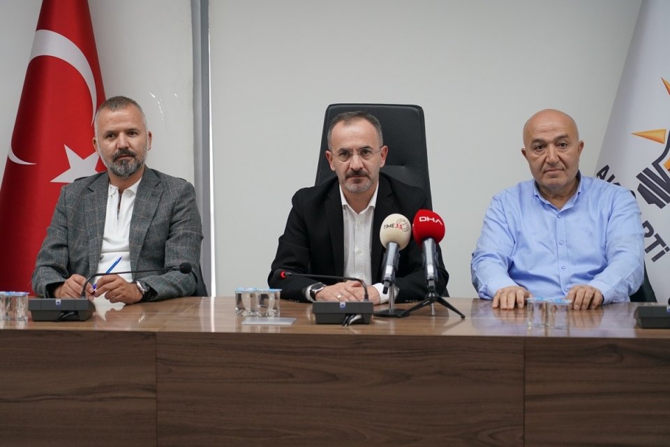 AK Parti Grup Başkanvekili Özgür Hızal, İzmir Büyükşehir Belediyesi meclis