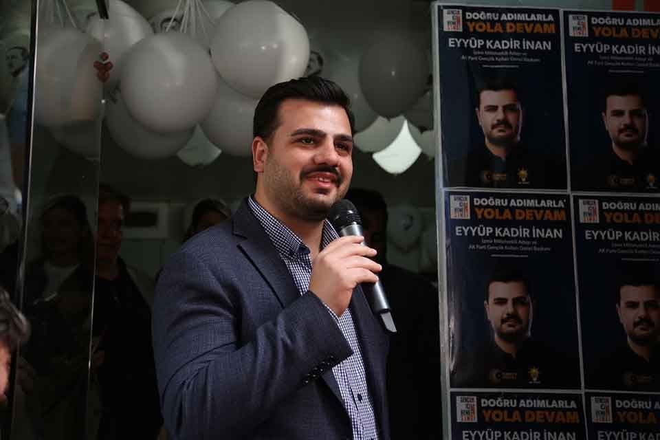 AK Parti Gen&ccedil;lik Kolları Genel Başkanı ve AK Parti İzmir