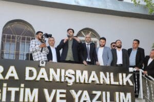 AK Parti Gen&ccedil;lik Kolları Genel Başkanı ve İzmir Milletvekili adayı