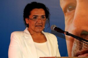 AK Parti Çeşme İlçe Başkanı Yeliz Karataş, Reisdere Mahallesi’nde bulunan