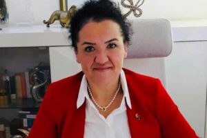 AK Parti Çeşme İlçe Başkanı Yeliz Karataş, Çeşme Belediyesi CHP'li