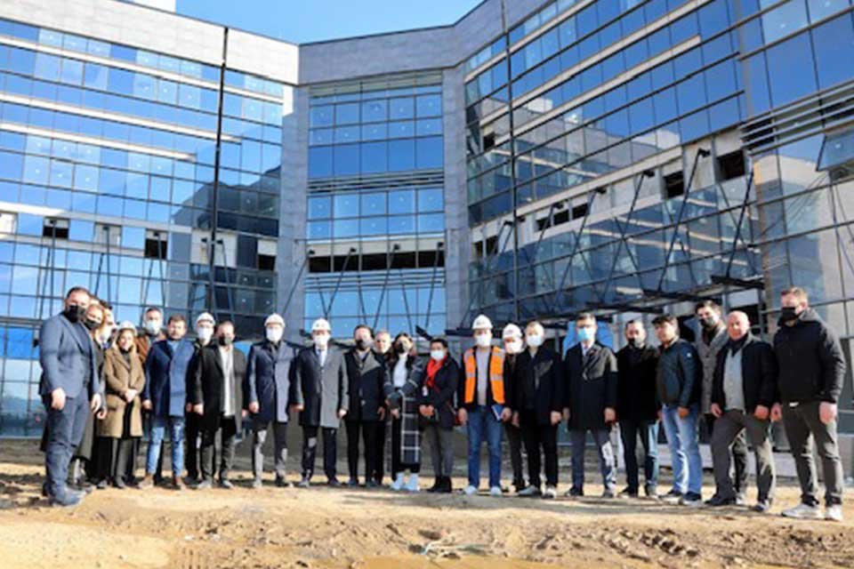 Saha &ccedil;alışmalarını s&uuml;rd&uuml;ren AK Parti İzmir Milletvekili Mahmut Atilla Kaya,