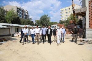 AK Parti İzmir Milletvekili Mahmut Atilla Kaya, Karabağlar'da inşaatı devam