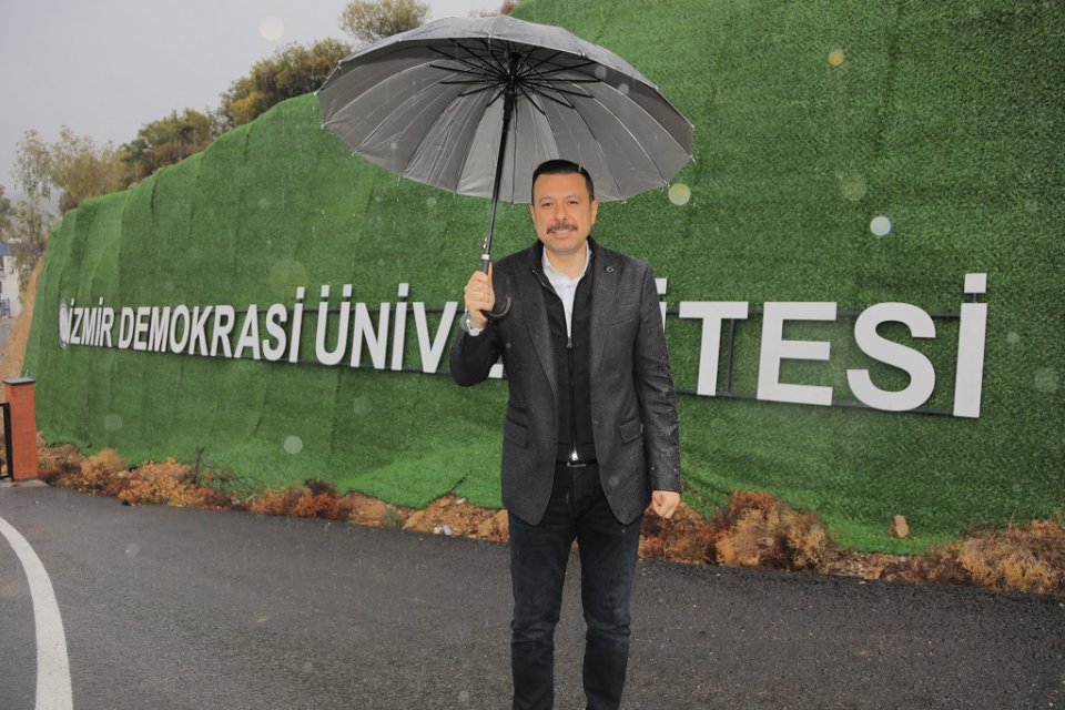 AK Parti İzmir Milletvekili Mahmut Atilla Kaya, saha programlarını Karabağlar'da