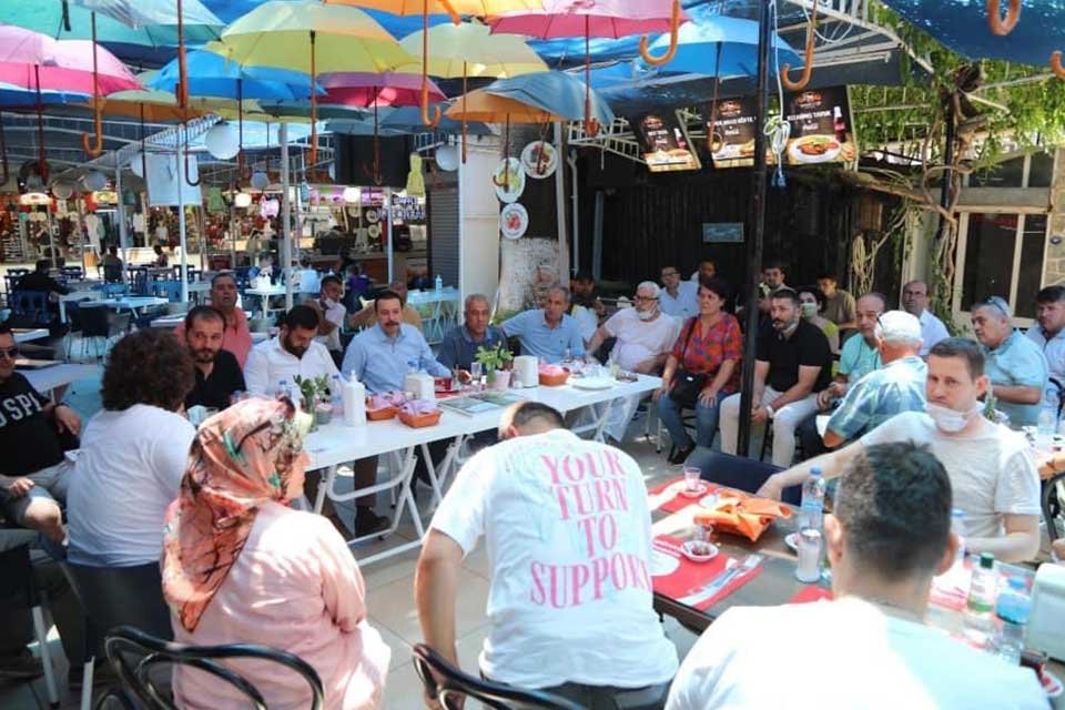 AK Parti İzmir Milletvekili Mahmut Atilla Kaya Sel&ccedil;uk il&ccedil;esinde ziyaretlerde