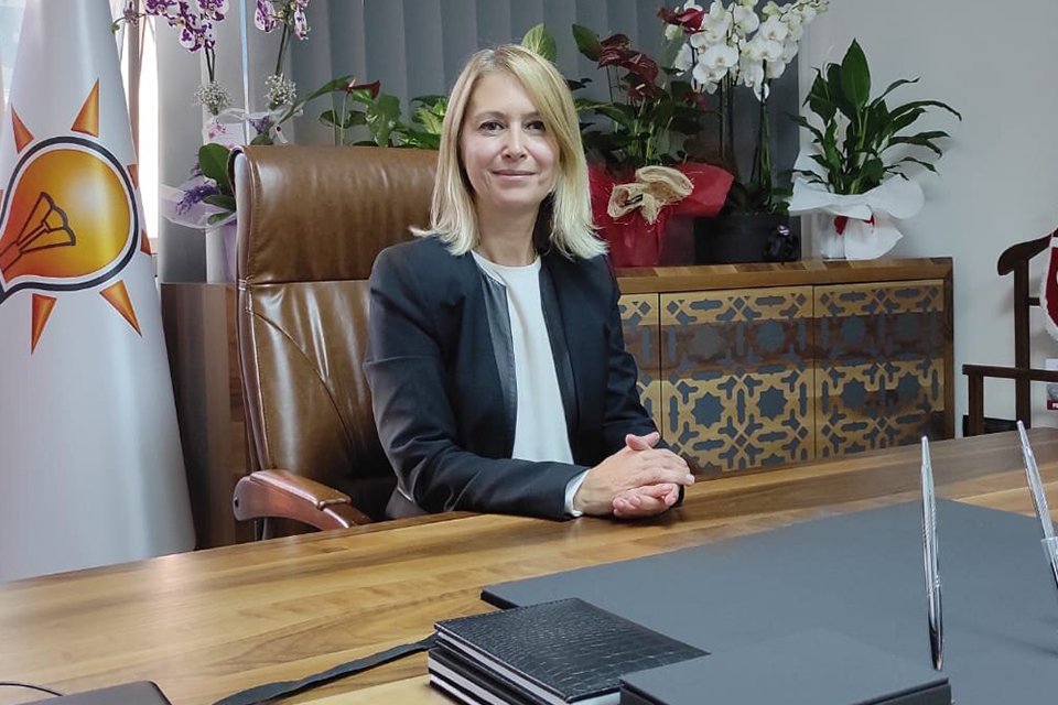AK Parti Karşıyaka İlçe Başkanı Didem Dereboylu Keseli, Atakent Mahallesi'ndeki