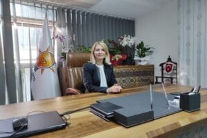AK Parti Karşıyaka İl&ccedil;e Başkanı Didem Dereboylu Keseli, "Bir televizyon