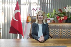 Karşıyaka'da ulaşım ve otopark sıkıntısının, vatandaşta tahamm&uuml;l sınırlarını aştığını s&ouml;yleyen