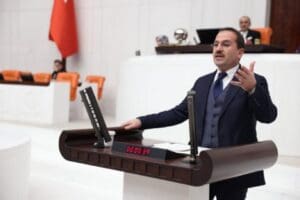 AK Parti İzmir Milletvekili Yaşar Kırkpınar, katıldığı programda kendisine tepki