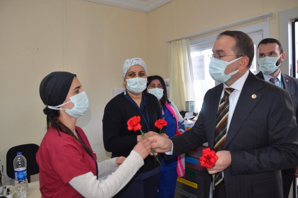 Kemalpaşa ve Dikili’de hastane inşaatlarında incelemelerde bulunan AK Parti İzmir