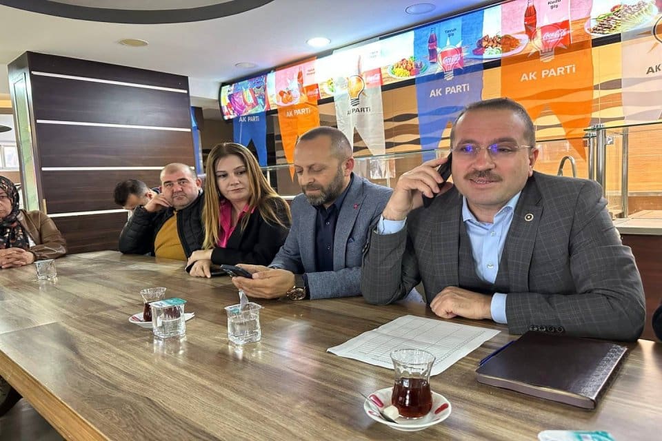 AK Parti İzmir Milletvekili Kırkpınar, Aliağa&rsquo;da vatandaşları telefonla arayarak Cumhurbaşkanı