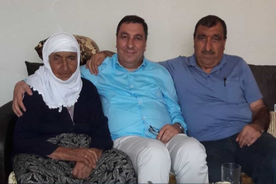 AK Parti Çiğli ve Büyükşehir Belediye Meclis Üyesi Hüsnü Boztepe'nin annesi