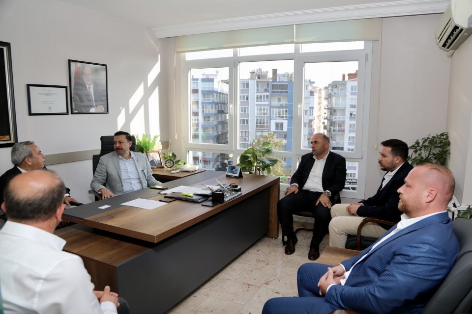 AK Parti İzmir Milletvekili Mahmut Atila Kaya, CHP Genel Sekreteri