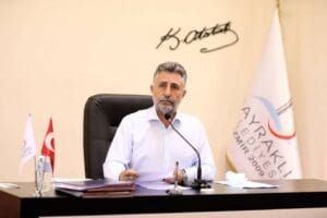 Bayraklı Belediye Başkanı Serdar Sandal, yaklaşık bir yıldır il&ccedil;e g&uuml;ndemini