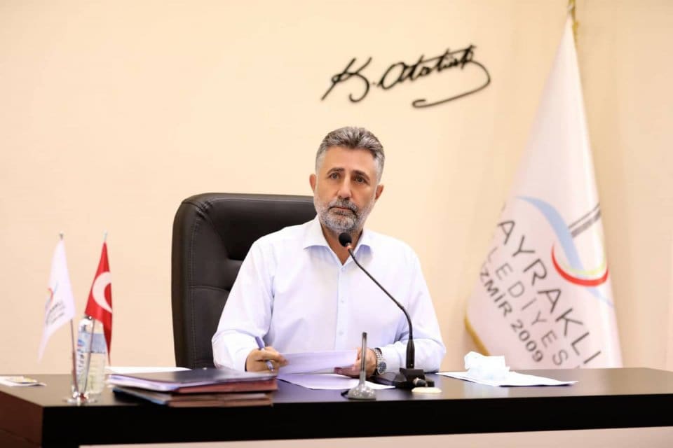 Bayraklı Belediye Başkanı Serdar Sandal, yaklaşık bir yıldır il&ccedil;e g&uuml;ndemini