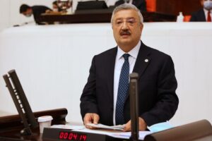 İzmir'in 1/100.000'lik planlarının onaylanmasında ve Büyükşehir Belediyesi'nin imar yönetmeliğine kavuşmasında