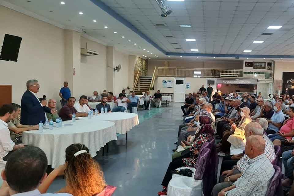 Gaziemir Sarnıç’ta, mahallelilerle ‘2B Tapu Bilgilendirme’ toplantısı yapan AK Parti