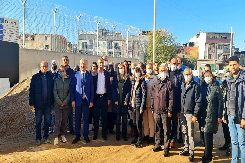 30 Ekim depreminden etkilenen vatandaşlarla toplantı yapan AK Parti İzmir