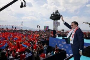 Başkan Saygılı, &ldquo;G&ouml;rd&uuml;k ki, İzmir&rsquo;in tek sahibi var, o da