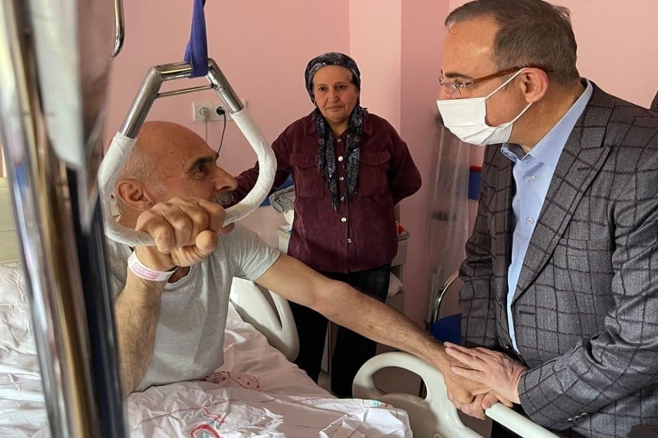 AK Parti İzmir İl Başkanı Kerem Ali S&uuml;rekli, asrın felaketinden