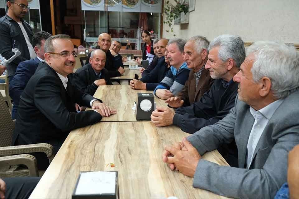 Bornova ve Konak il&ccedil;elerindeki sanayi sitesinde oto tamirciyle kaporta doğrultan