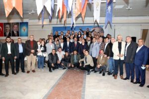 AK Parti İzmir İl Başkanı Kerem Ali S&uuml;rekli, Torbalı il&ccedil;esinde,