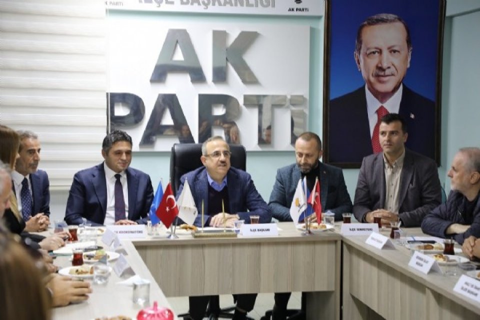 AK Parti İzmir İl Başkanı Sürekli, Aliağa ve Menemen İlçe