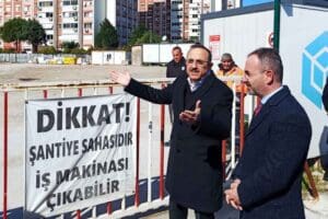 Mavişehir'deki opera binasının inşaat s&uuml;recinin tamamlanmadığı eleştirisinde bulunan Adalet ve