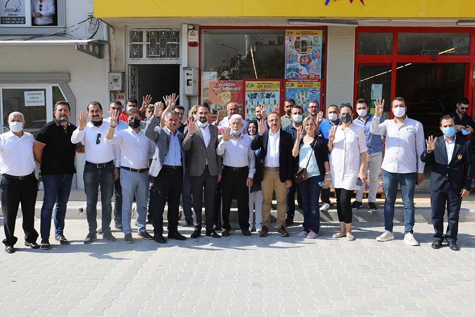 AK Parti İzmir&rsquo;in saha &ccedil;alışmaları hız kesmeden devam ederken, İl