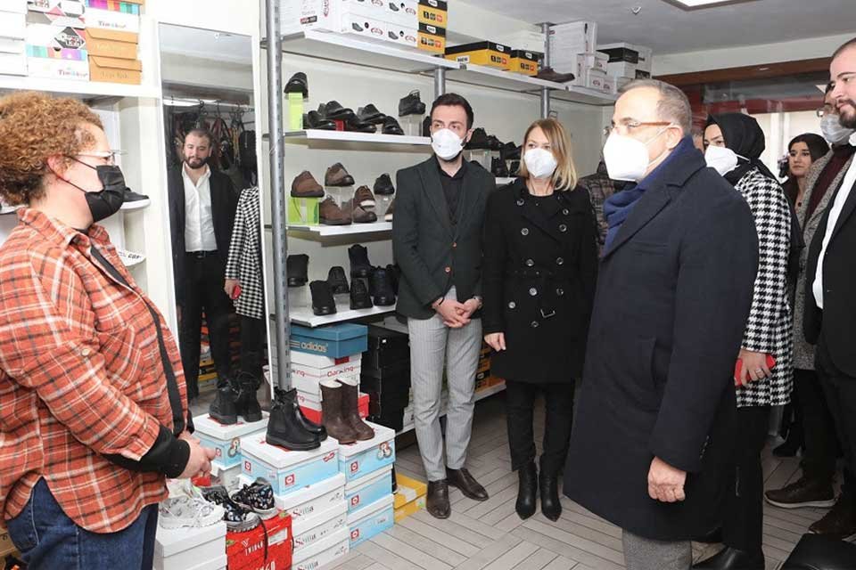 AK Parti İzmir İl Başkanlığı’nın yürüttüğü ‘Karınca Modeli Saha Çalışması’,