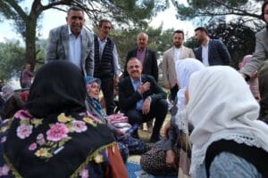 Bergama il&ccedil;esindeki programına, Fatih Mahallesinde, Bergama Belediye Başkan Yardımcısı Aşkın