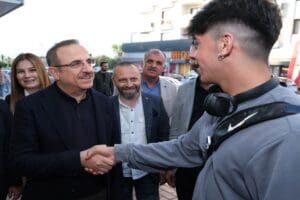 İzmir i&ccedil;in hemen şimdi diyerek &ccedil;ıktığı yolda saha &ccedil;alışmalarına devam