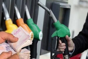 Son d&ouml;nemde Brent petrol ve dolar kurundaki hareketlilik nedeniyle akaryakıtta