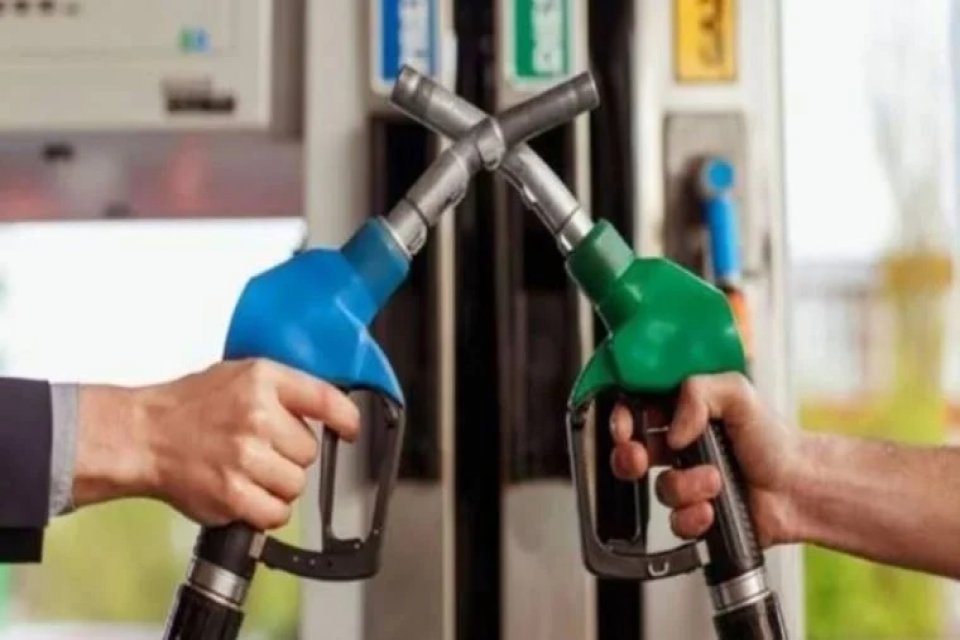 Rusya-Ukrayna savaşıyla birlikte brent petrol fiyatlarında dalganlanma s&uuml;rerken, benzin ve