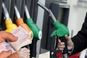 Son d&ouml;nemde Brent petrol ve dolar kurundaki hareketlilik nedeniyle akaryakıtta