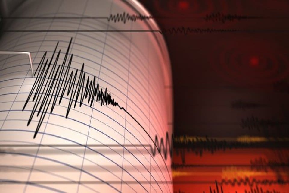 Akdeniz'de 4.1 b&uuml;y&uuml;kl&uuml;ğ&uuml;nde deprem meydana geldi. Kandilli verilerine g&ouml;re deprem