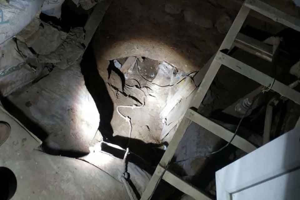 İZMİR'in Menemen il&ccedil;esinde, g&ouml;m&uuml; olduğunu d&uuml;ş&uuml;nd&uuml;ğ&uuml; tarihi caminin yakınında ev